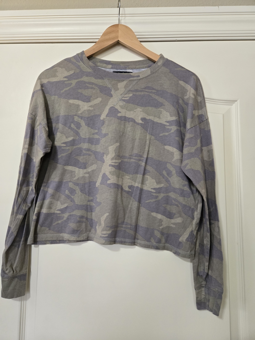Abercrombie & Fitch Women's Cropped Camo Long-Sleeve - Gray & Lavender Green